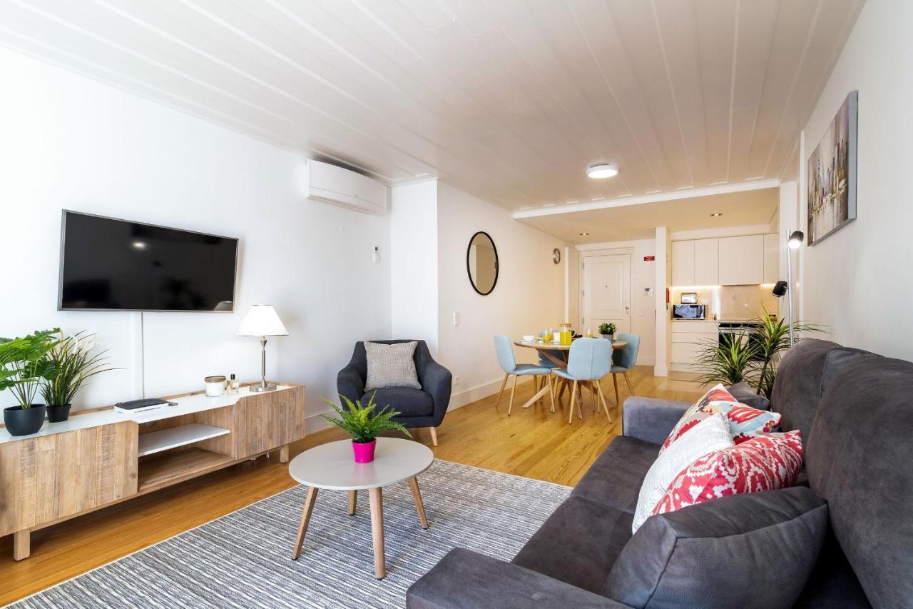 Amazing 1Bdr Apartment In Chiado By Lovelystay 리스본 외부 사진