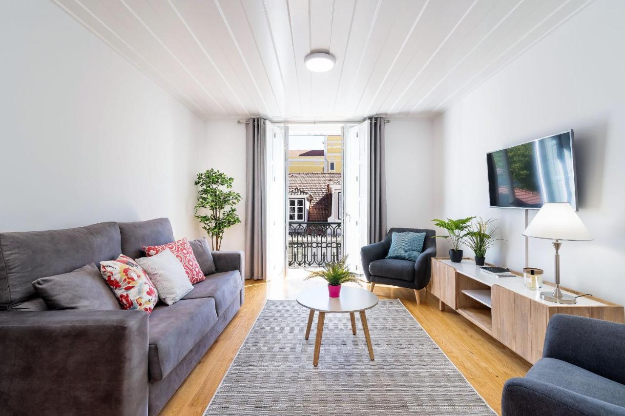 Amazing 1Bdr Apartment In Chiado By Lovelystay 리스본 외부 사진